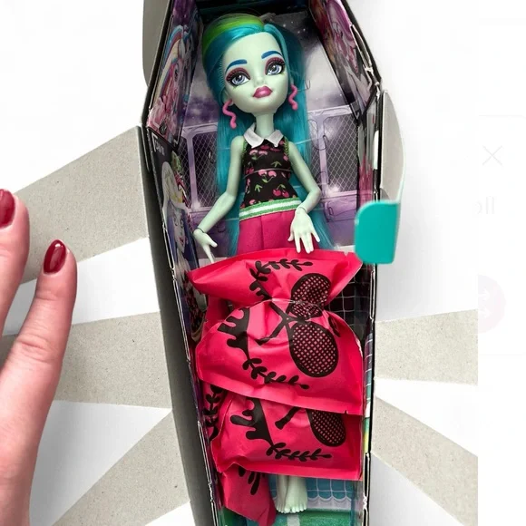 Monster High Ghoulia Yelps G3 Buried Secrets Courtside Fang-Out - Picture 2 of 6